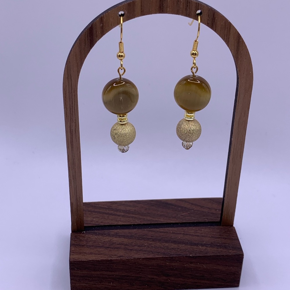 Elegant Gold Drop Earrings with Natural Cats Eye - Picture 4 of 8